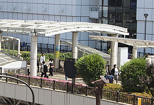 立川駅から続くアーケードはショッピングエリア直結