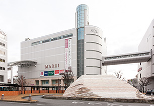 草加駅東口駅前