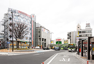 草加駅西口駅前